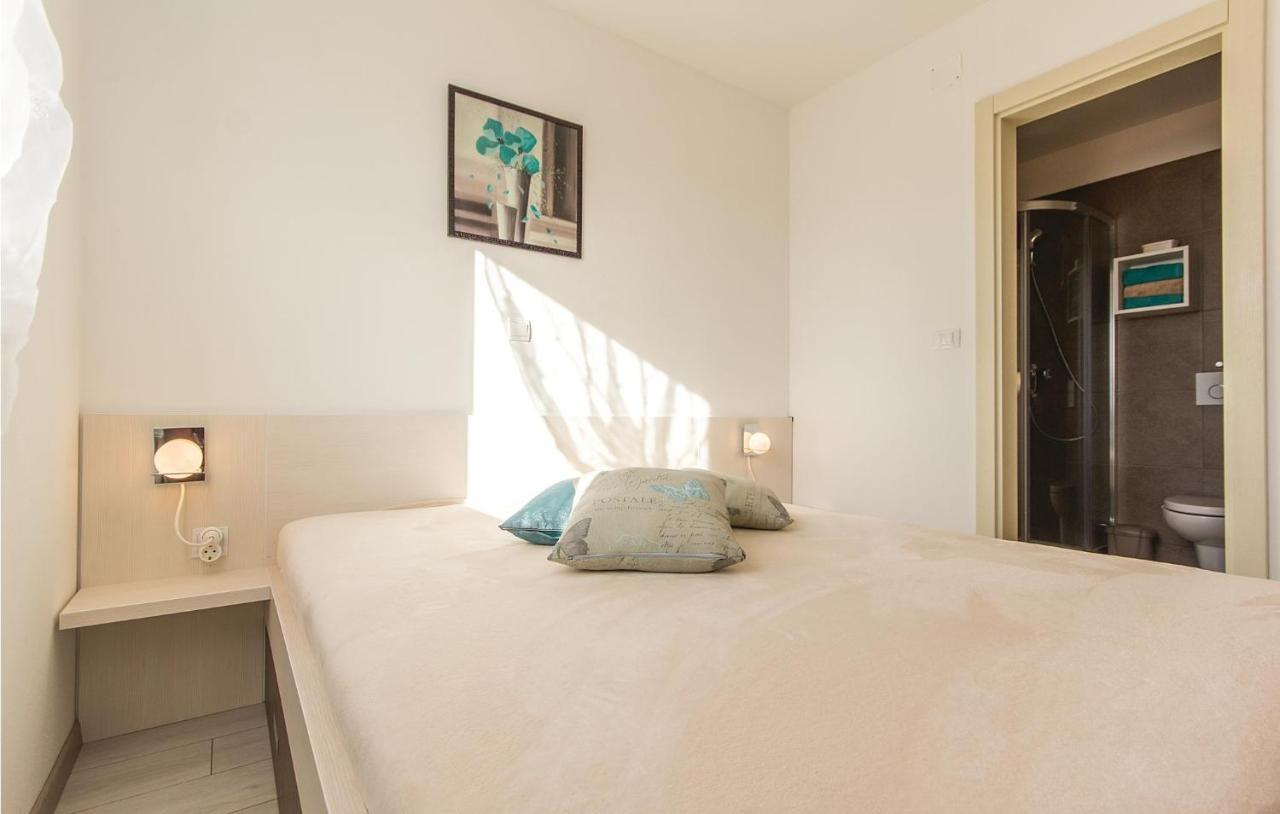 Lovely Apartment In Medulin With Kitchen ภายนอก รูปภาพ